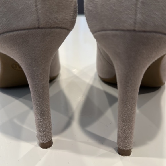 Michael Kors suede Dorothy Flex Pump - Picture 11 of 14